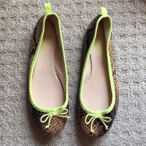 BRAND NEW American Eagle snake print flats
